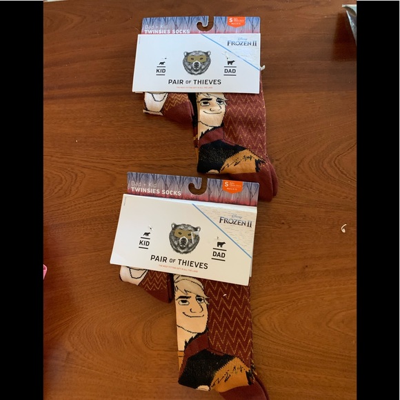 Frozen II Dad Toddler Twinsies Socks 2 pkg Sm New - Picture 1 of 5